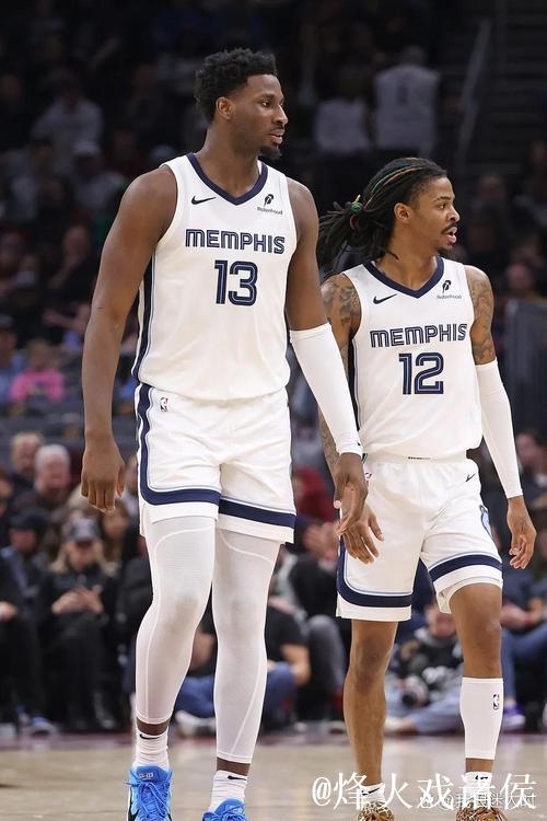 灰熊首发:莫兰特、韦尔斯、考沃德、阿尔达马、小杰克逊 灰熊首发:莫兰特、韦尔斯、考沃德、阿尔达马、小杰克逊