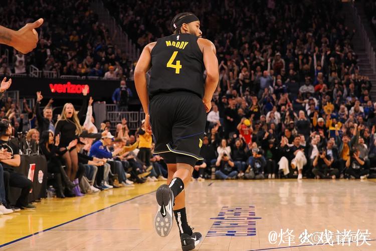 “勇士3年3900万提前续约穆迪，季前赛表现亮眼”